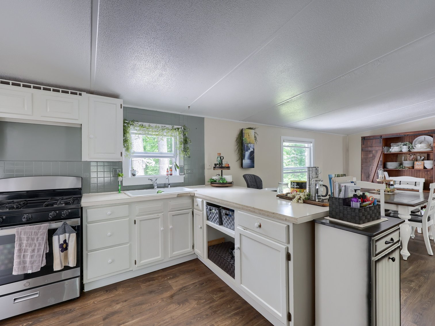 Image for Real Estate Auction For Johnny Lee & Kathryn Riehl