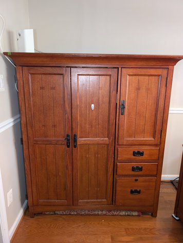 Image for Elizabeth A. Mentzer Living Trust: Longaberger Baskets, Antique Glassware and China, Rugs, Antique Toys & More! - Virtual Auction