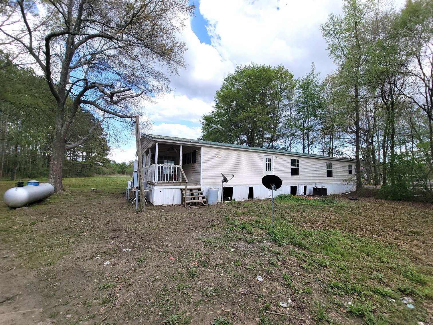 Image for ABSOLUTE AUCTION: WEISS Lake Waterfront, 05.10.25