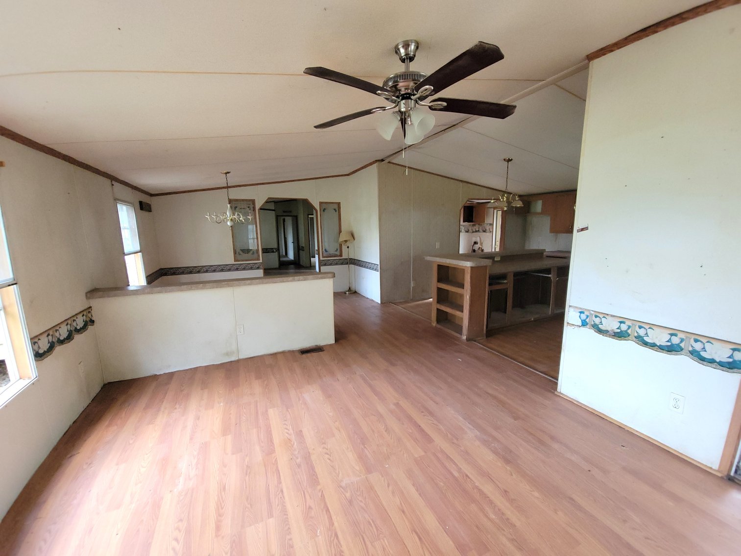 Image for ABSOLUTE AUCTION: WEISS Lake Waterfront, 05.10.25