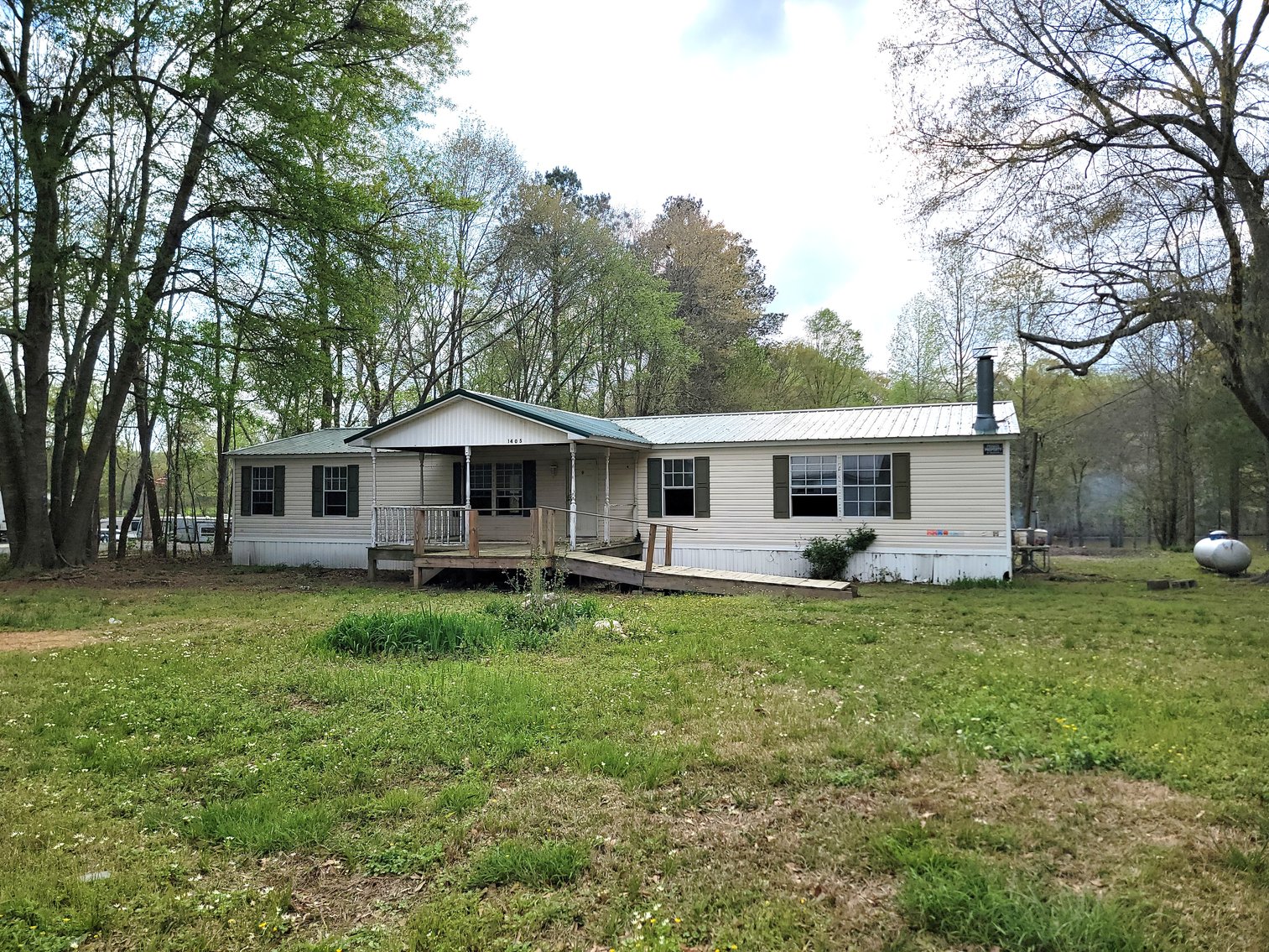 Image for ABSOLUTE AUCTION: WEISS Lake Waterfront, 05.10.25