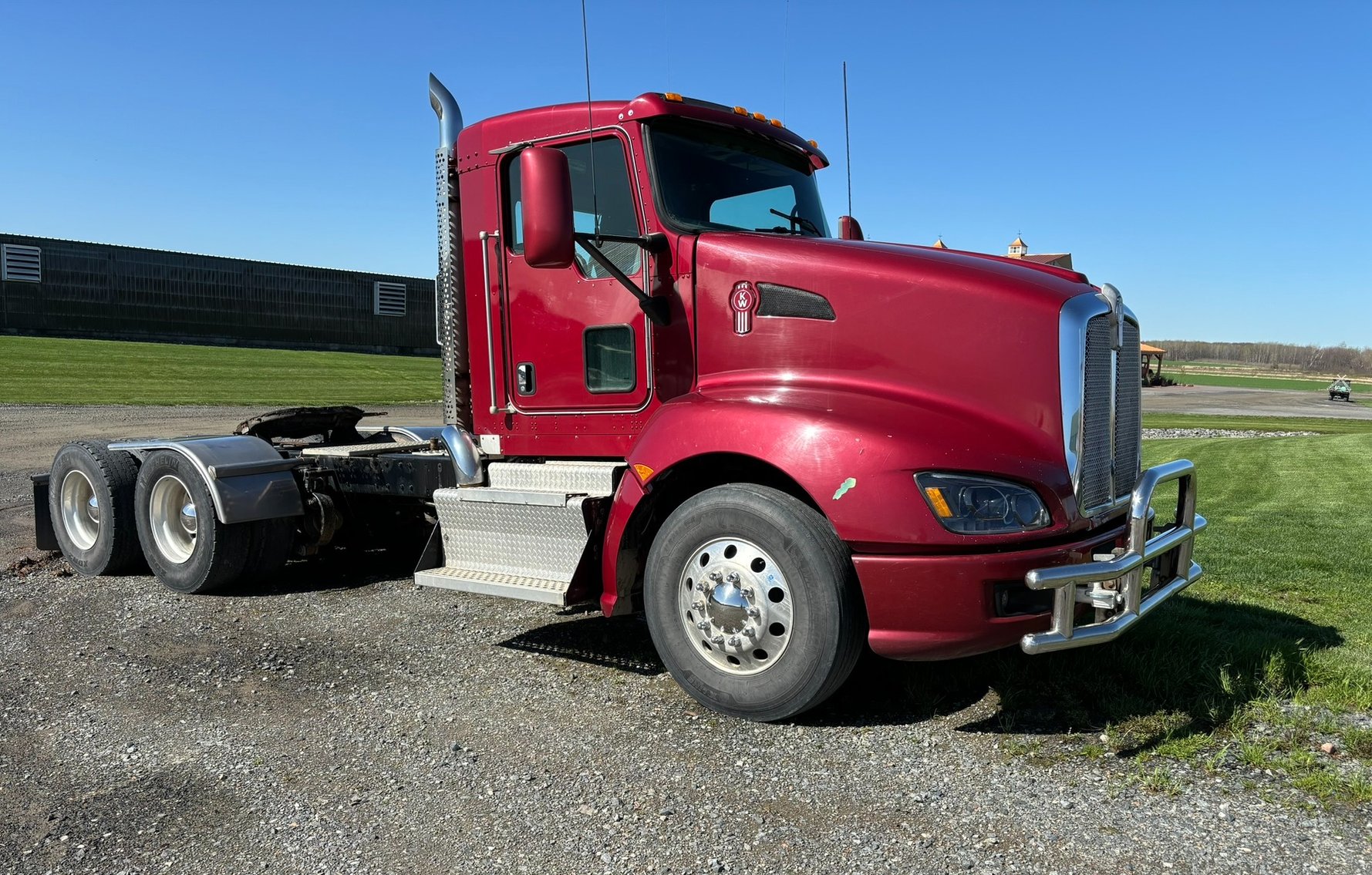 2014 Kenworth T660 Semi & 2015 Volvo T300 Semi (120104)