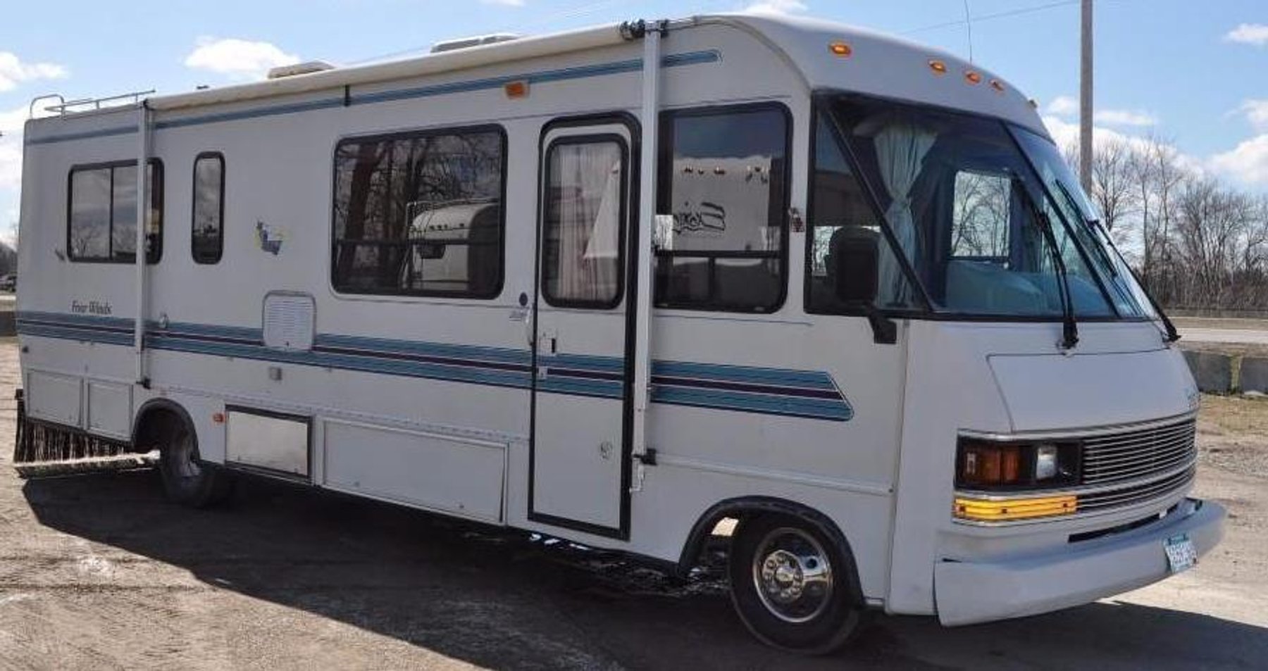 (17) Campers - 1986 26 Foot Starcraft Islander