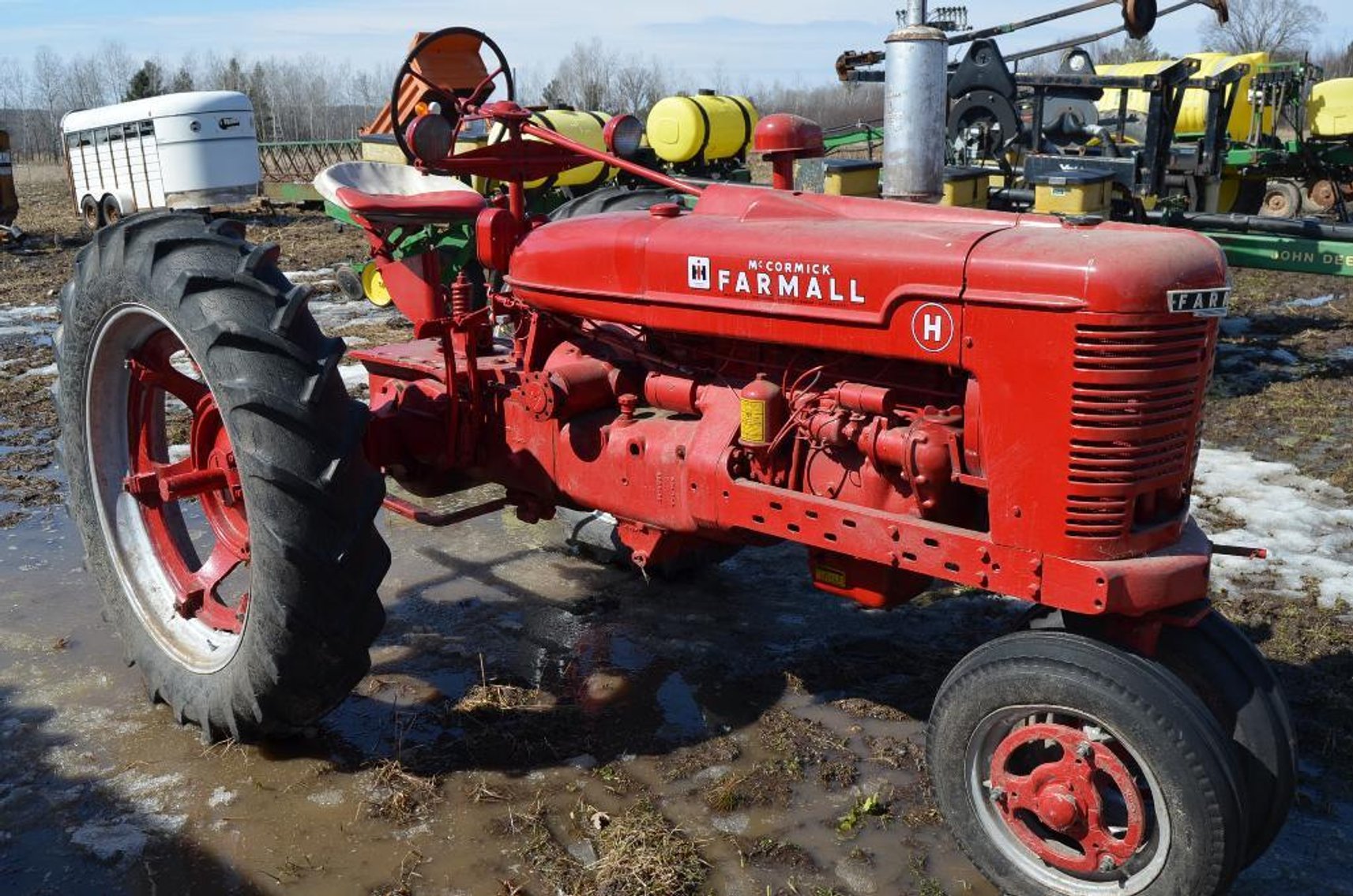 IH Tractors, Machinery, Feed & Dairy Equipment