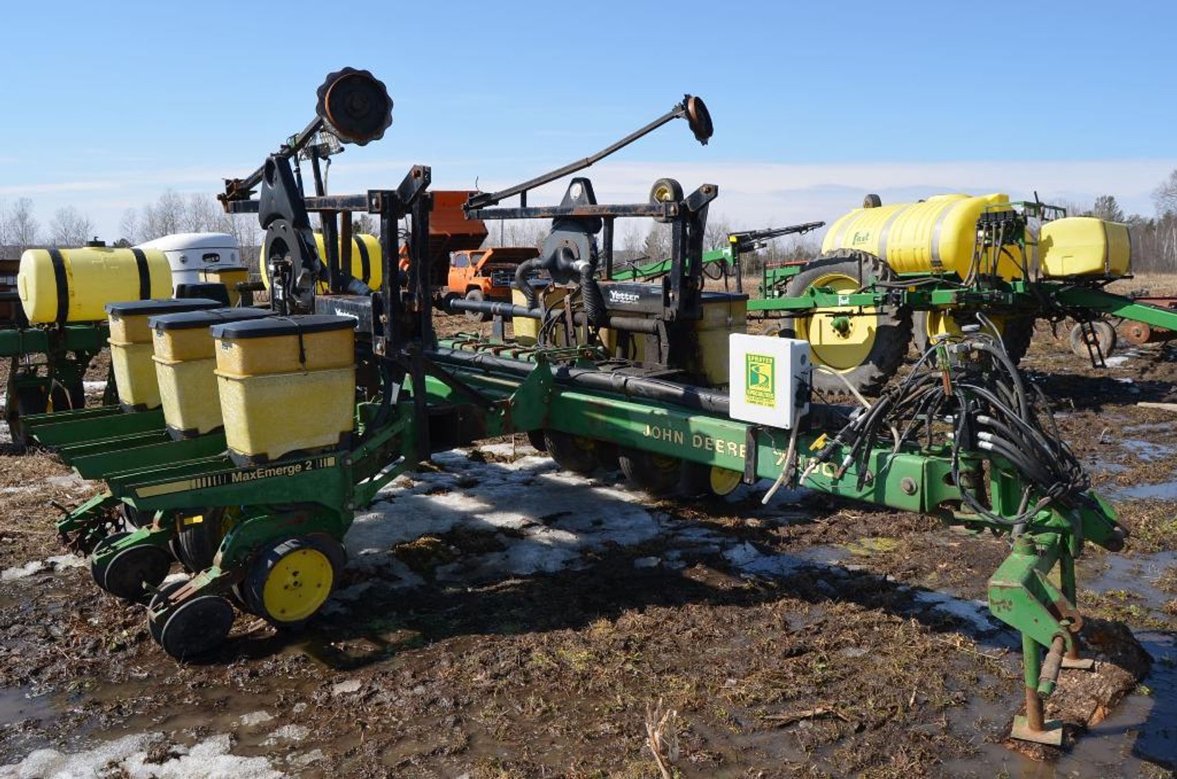 IH Tractors, Machinery, Feed & Dairy Equipment