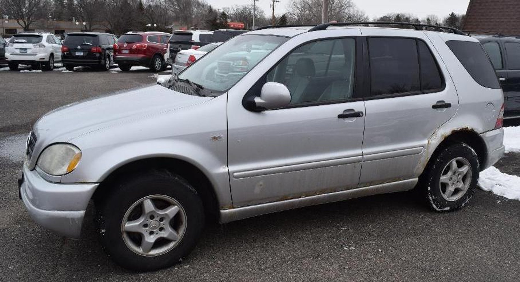 (8) Cars, Pickups & SUVs - Automotive Tires & Wheels