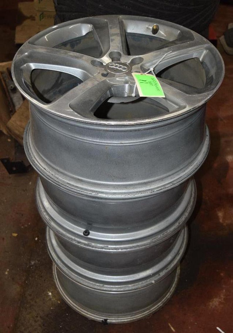 (8) Cars, Pickups & SUVs - Automotive Tires & Wheels