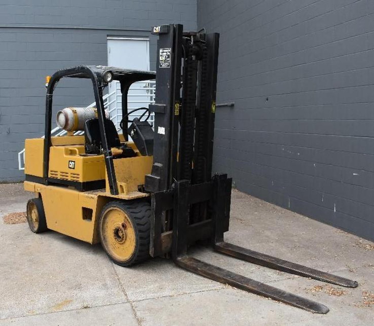 Caterpillar T125D 12,500 Lb. Forklift