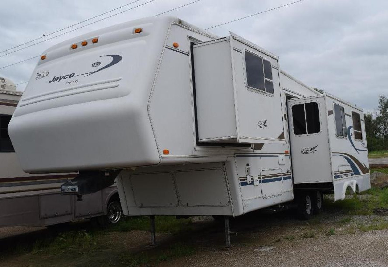 Airstream - 26' Thundercraft Boat - (11) Campers