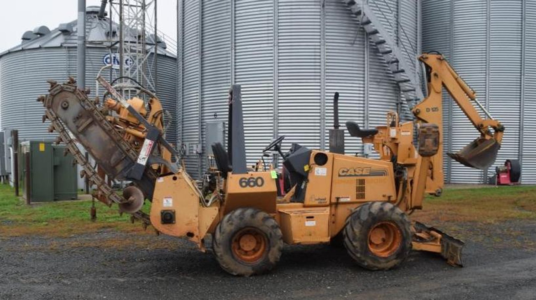 Case 660 4-Wheel Steer Trencher & 1998 Butler Trailer