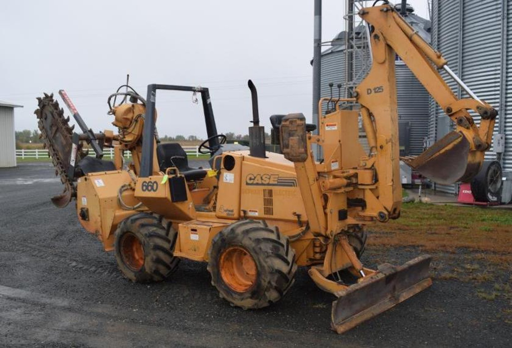 Case 660 4-Wheel Steer Trencher & 1998 Butler Trailer