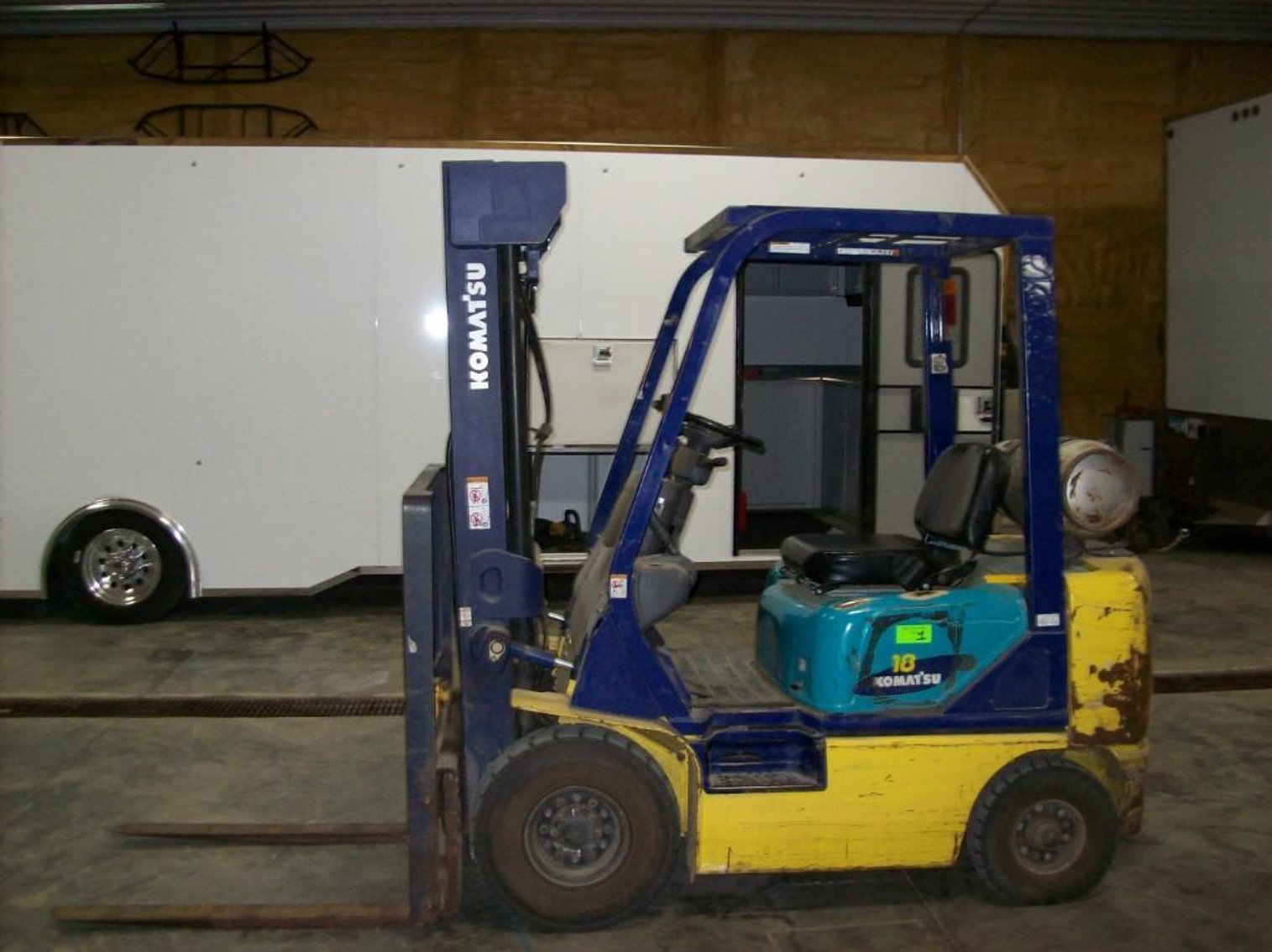 Komatsu FG18HT-16 Forklift - 1974 John Deere 4230 Tractor