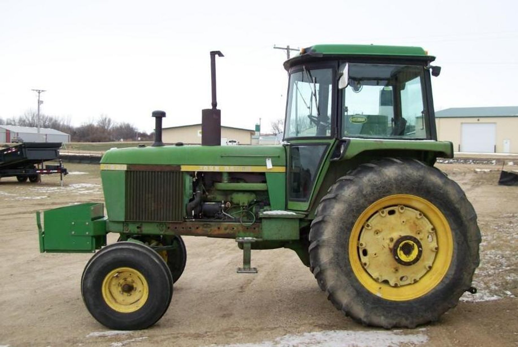 Komatsu FG18HT-16 Forklift - 1974 John Deere 4230 Tractor