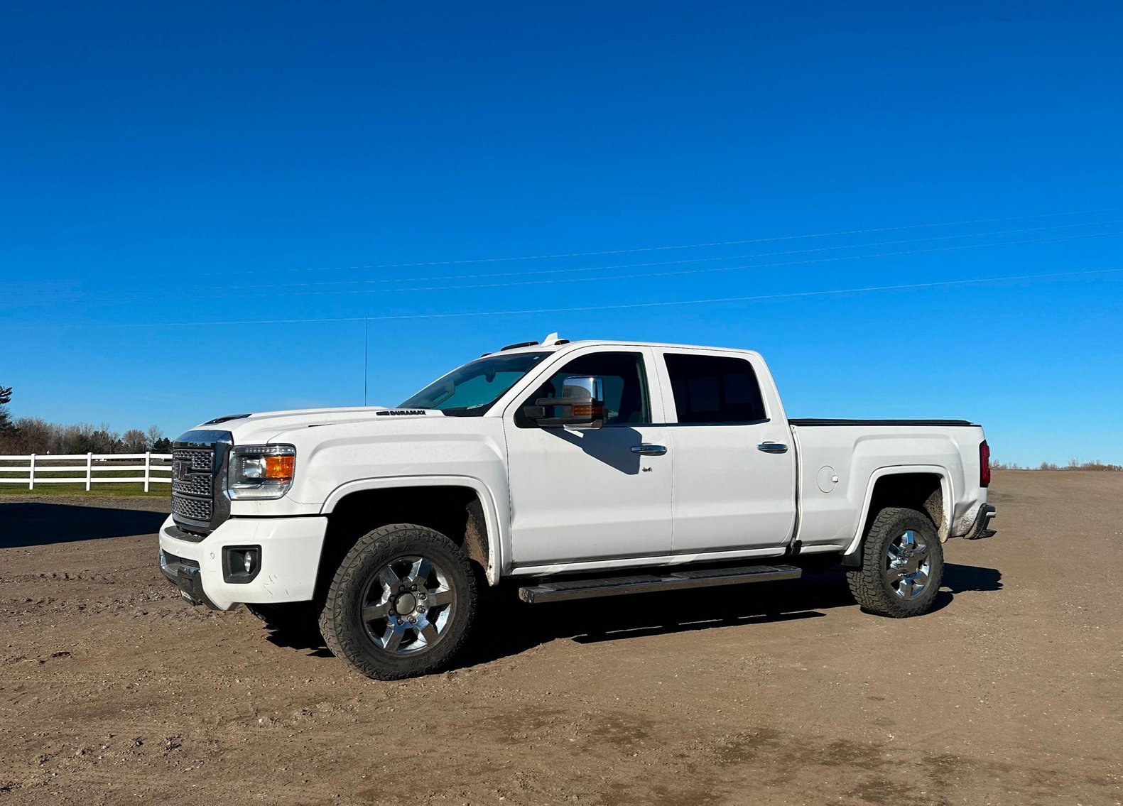 2019 GMC 3500 Denali & 2019 GMC 1500 SLE Crew Cab Pickup Truck