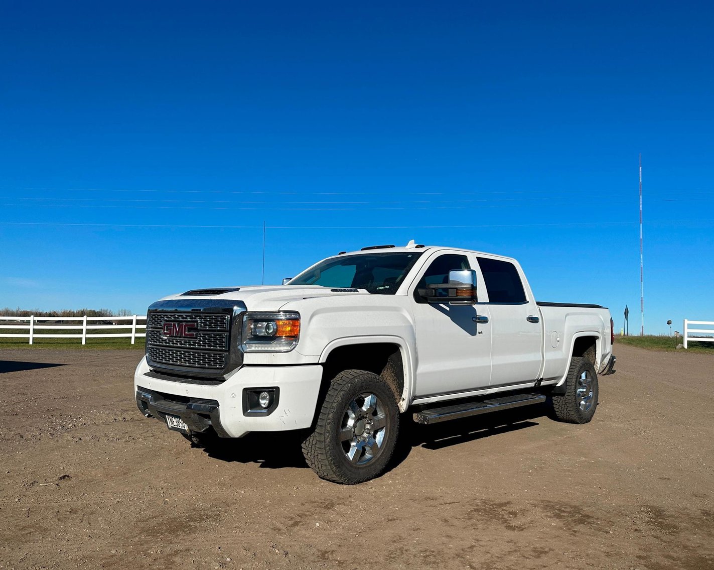 2019 GMC 3500 Denali & 2019 GMC 1500 SLE Crew Cab Pickup Truck