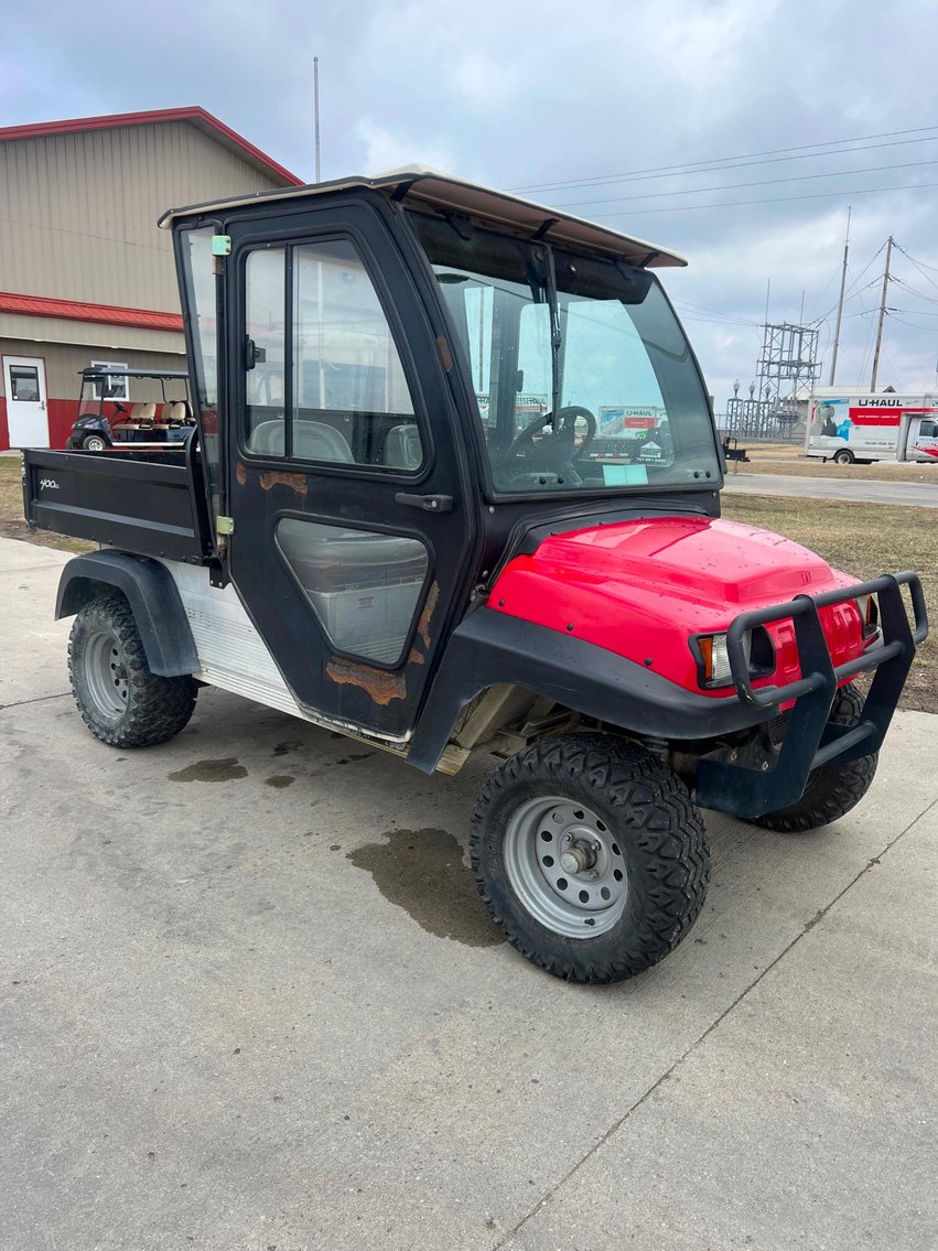West Fargo Store Returns - 2005 Kenworth T300 - Outdoor Power Equipment