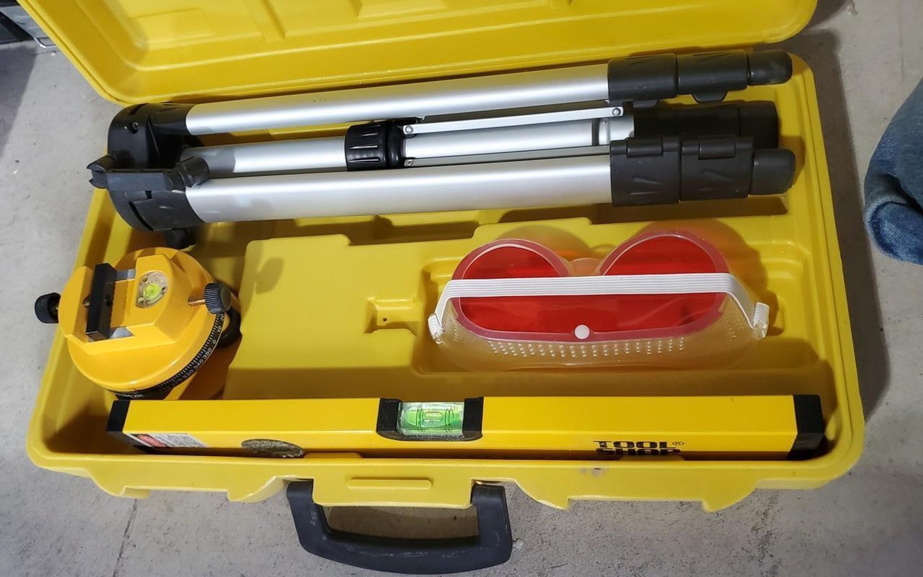 AlexAuction Estate: Shop & Sport Equipment Liquidation