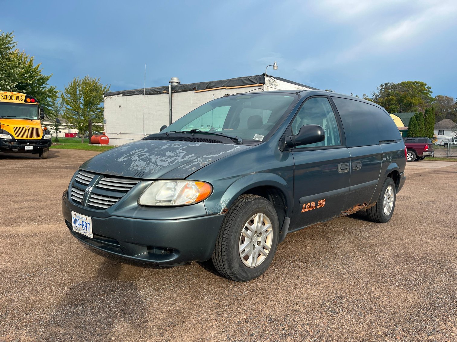 Ogilvie Public School Surplus: 2006 Dodge Grand Caravan, Lunch Tables 109858