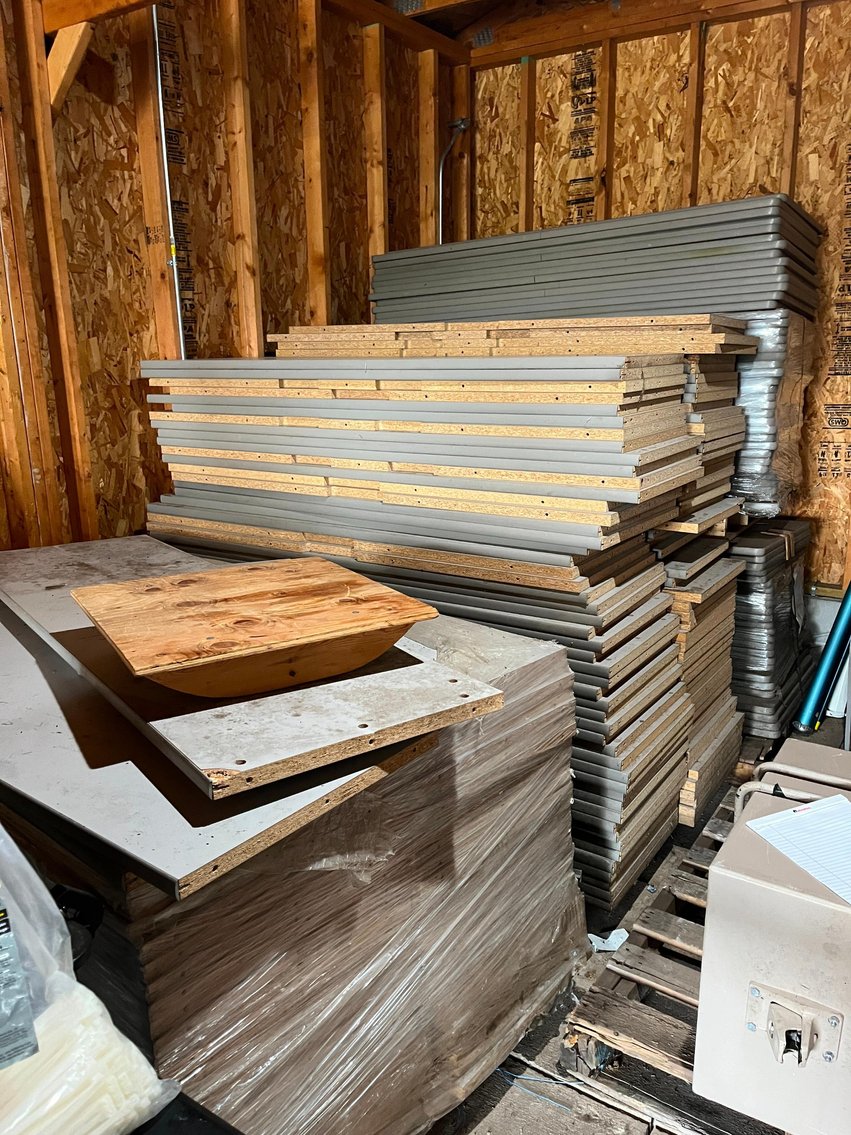 Ogilvie Public School Surplus: 2006 Dodge Grand Caravan, Lunch Tables 109858