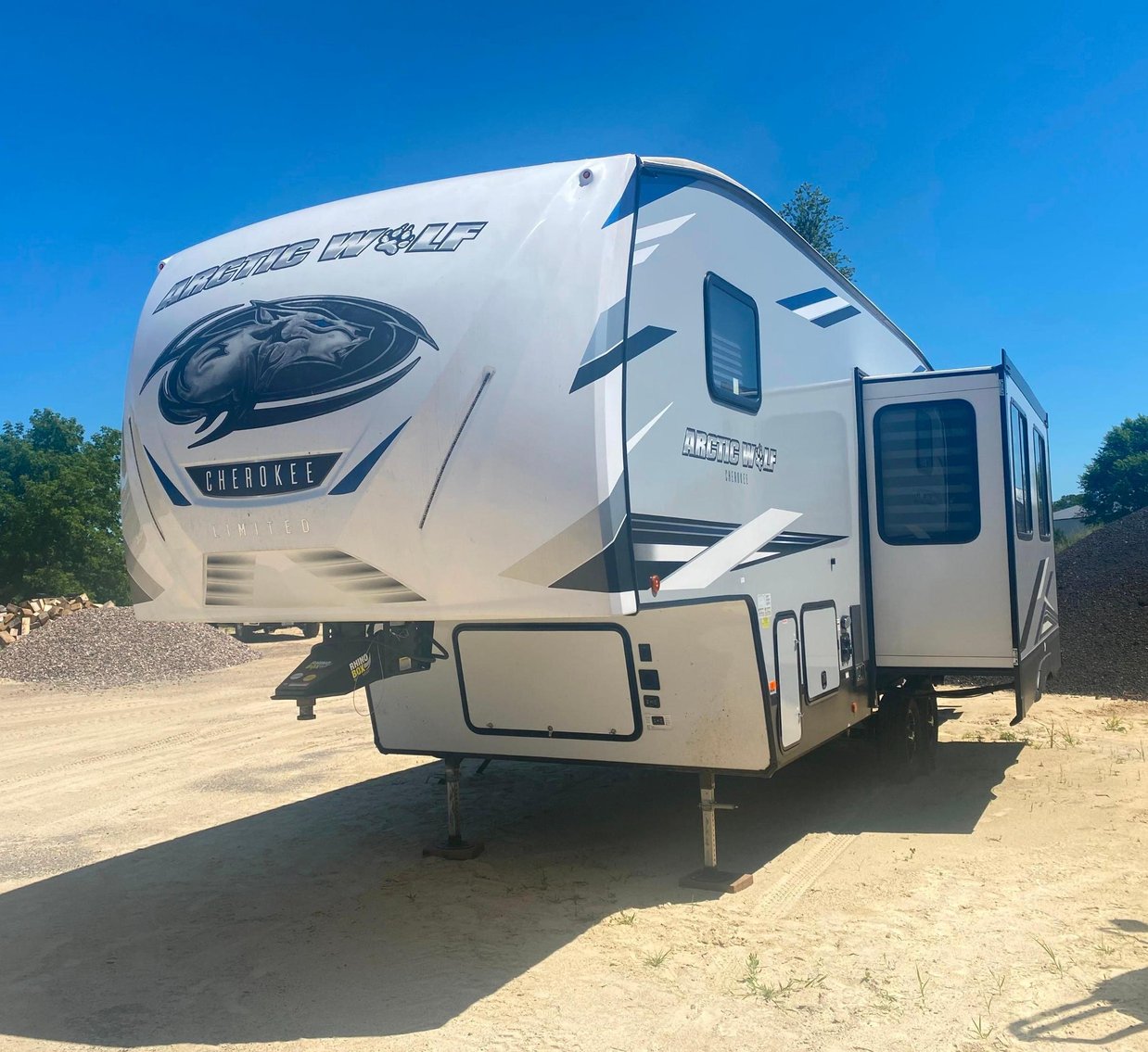 2022 Arctic Wolf Cherokee 287BH 5th Wheel Camper