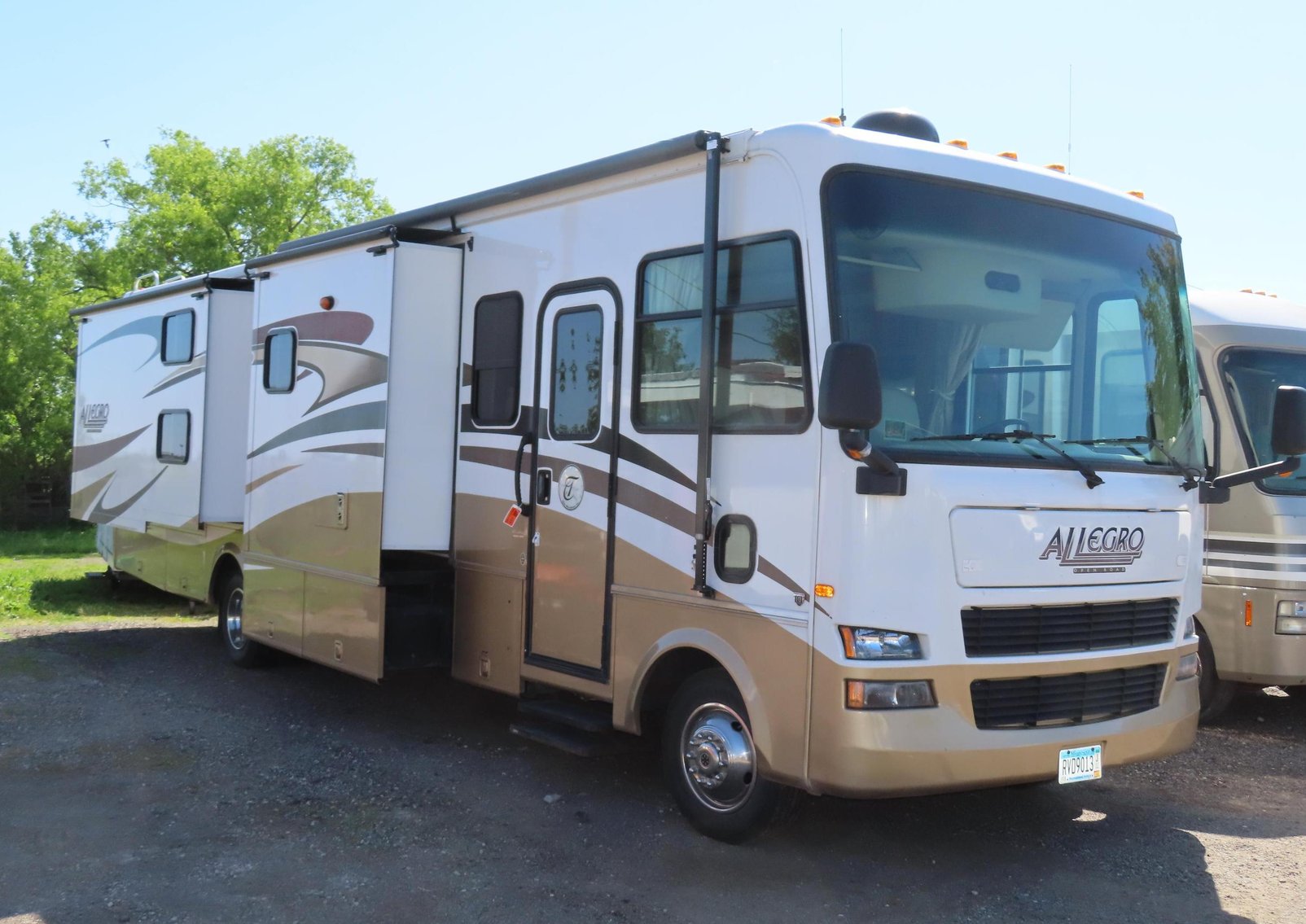 26 Units: Toy Hauler, Motorhome, (5) 5th Wheels, (19) Travel Trailers