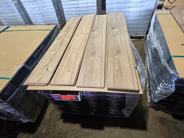 Image for Luxury Click Plank Flooring: 20,000+ Sq Ft: #1 (154062)