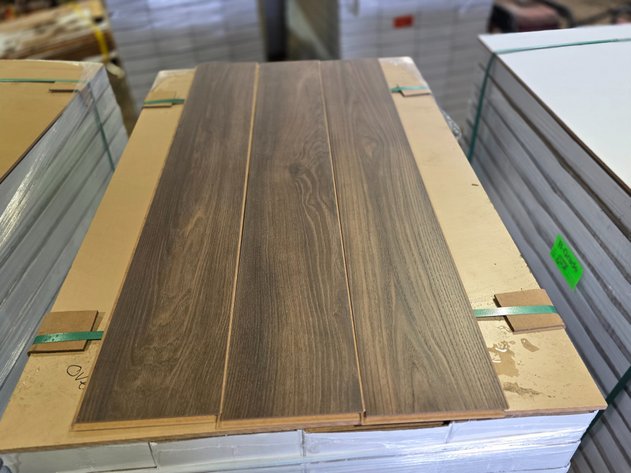 Image for Luxury Click Plank Flooring: 20,000+ Sq Ft: #1 (154062)