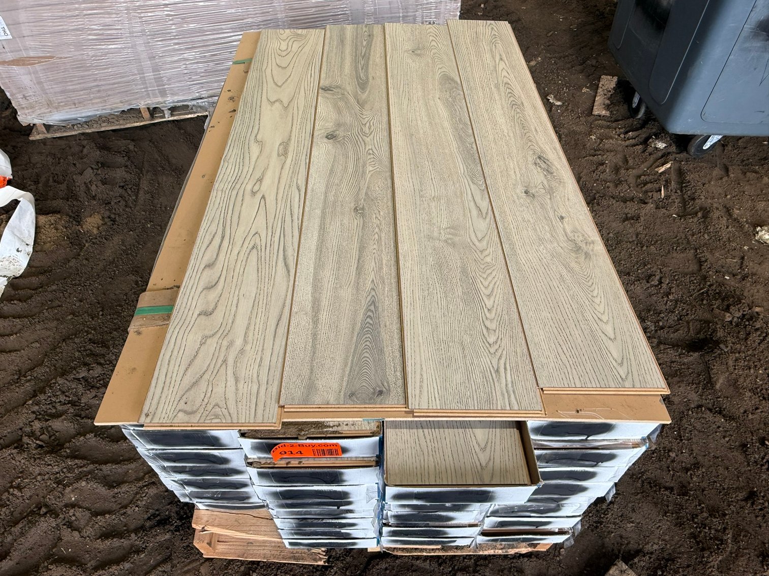 13 Pallets Flooring: Vinyl, Laminate & Engineered Hardwood #5