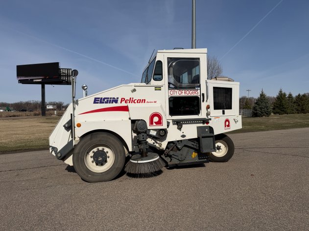 Image for City of Rogers: 2004 Elgin Pelican Series SE Sweeper