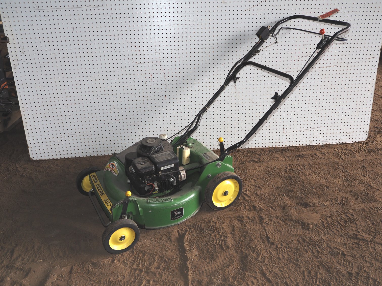 2013 Ford F-150, Tools, Lawn & Garden (133284)