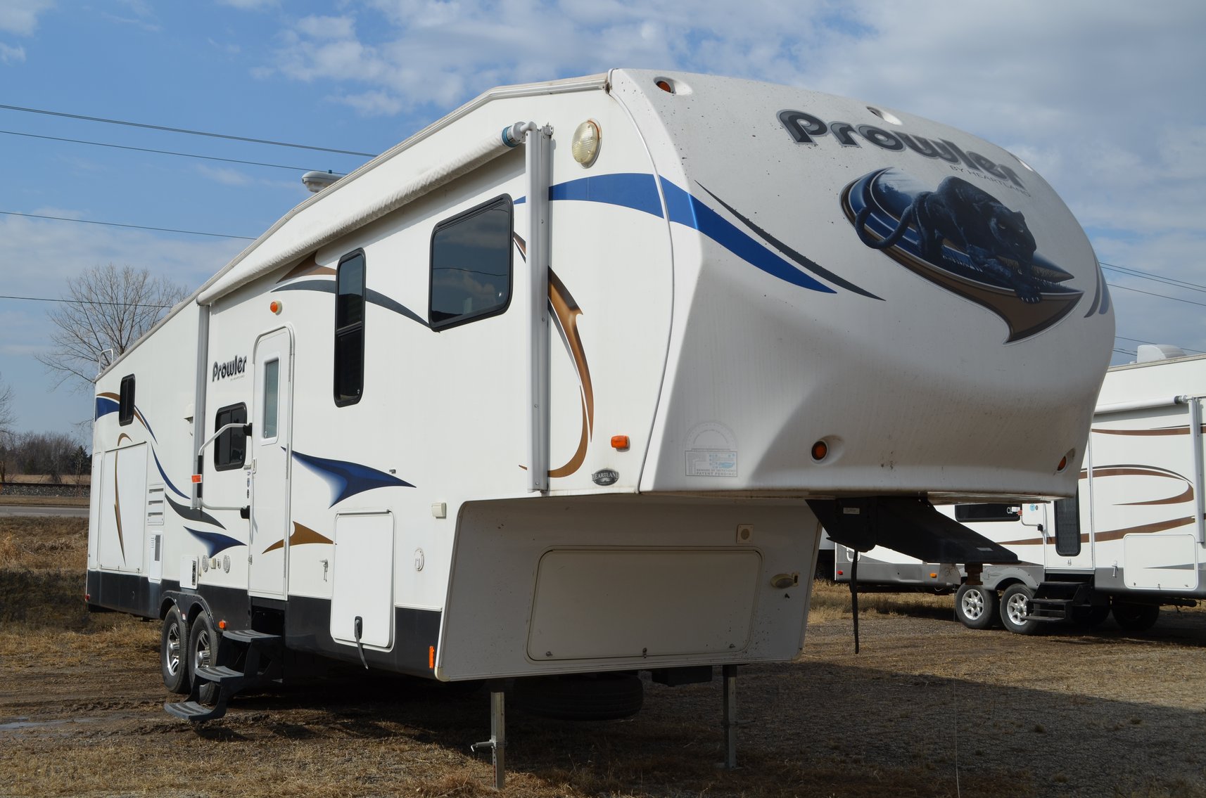 26 Campers: Travel Trailers, 5th Wheels, Park Models (136698)