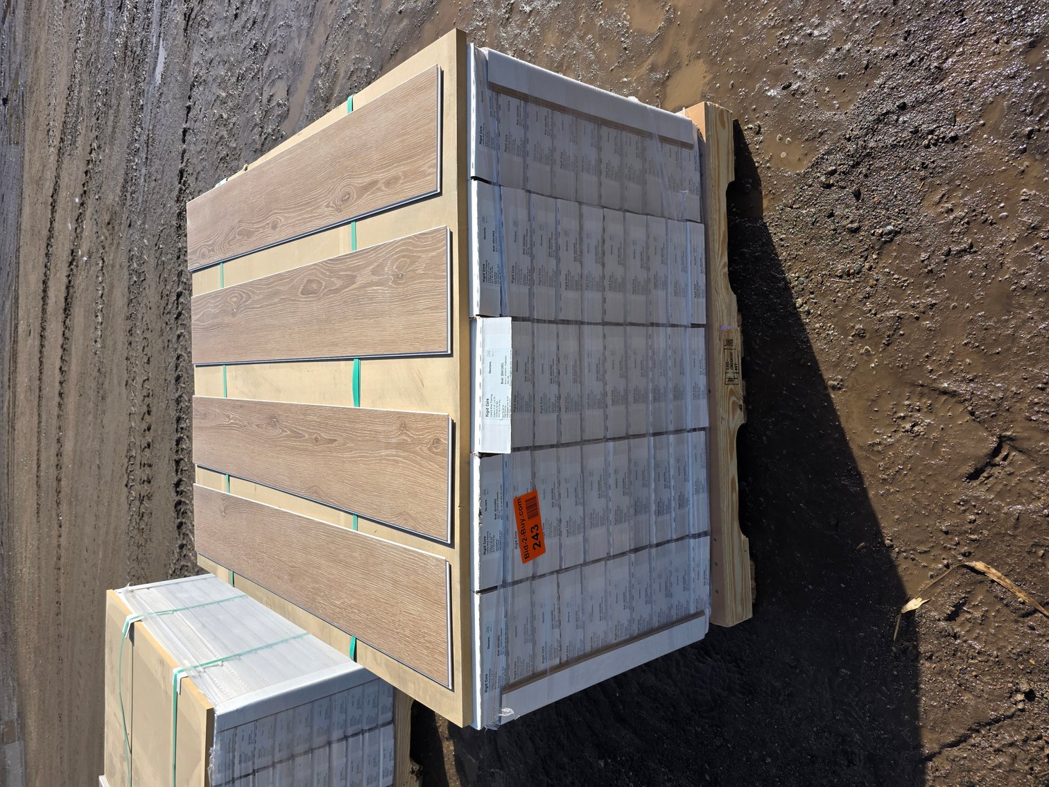 Waterproof Luxury Vinyl Click Planks With Pad (136191)