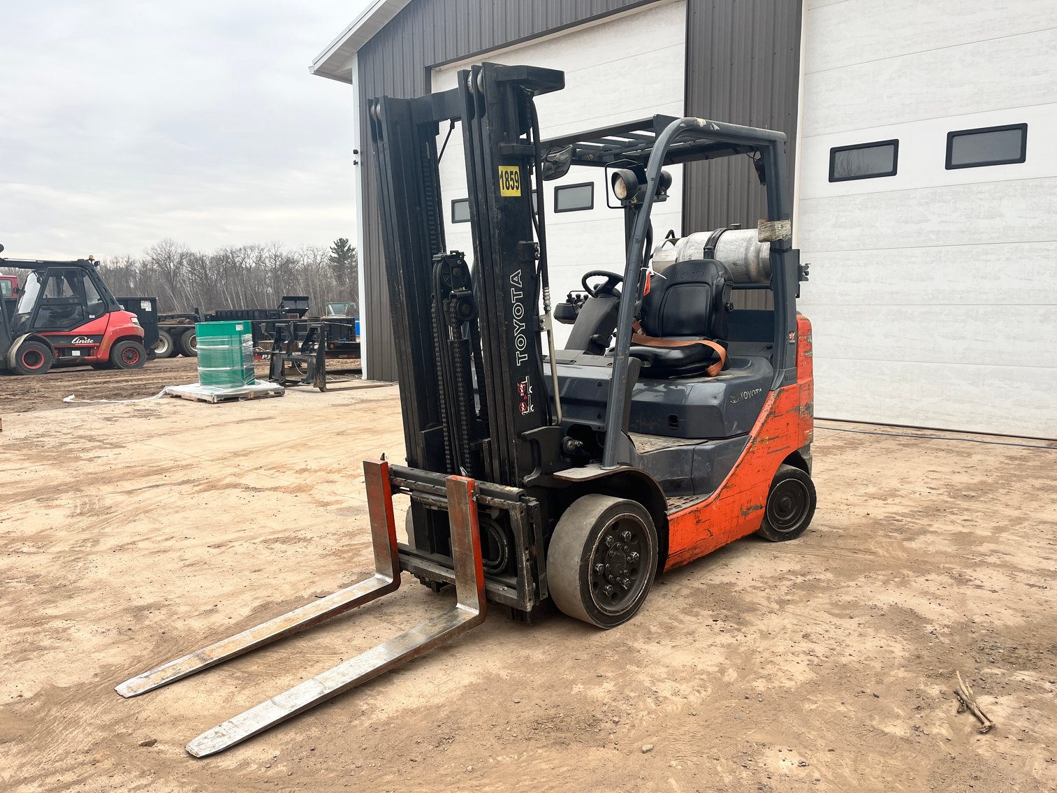 Spray Foam Trailer, Forklifts, Generators (134923)