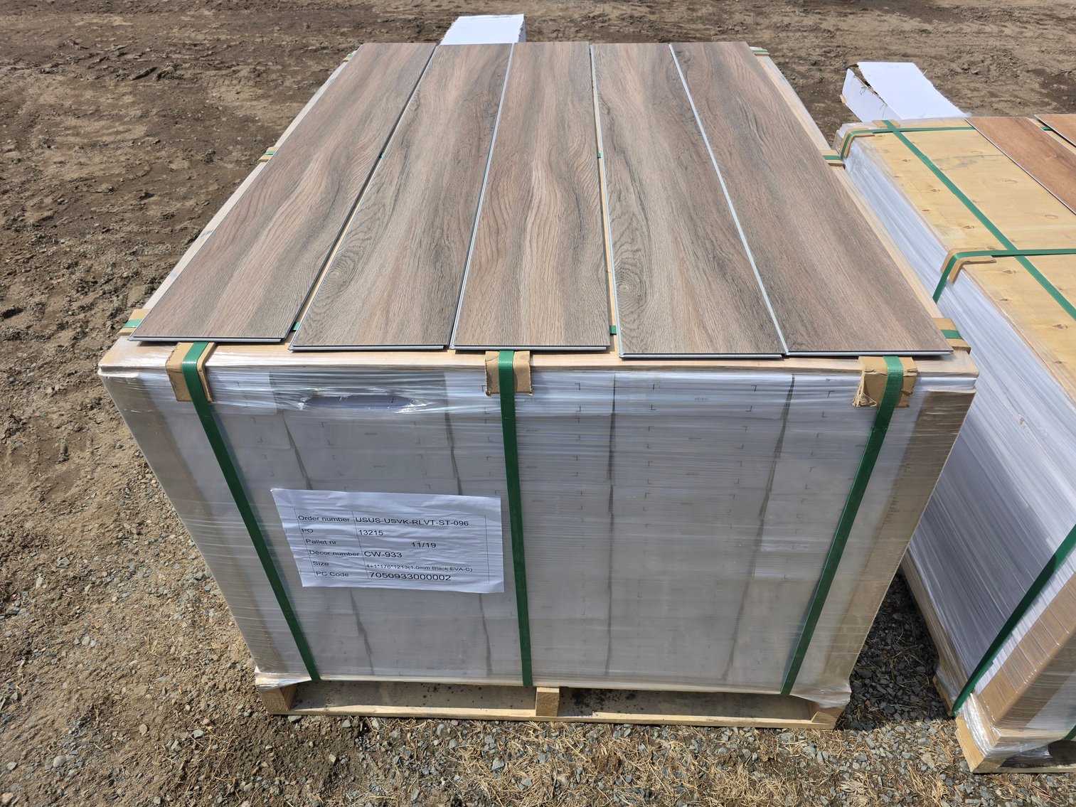 Waterproof Vinyl Click Plank Flooring | Over 25,000 Sq Ft (118478)