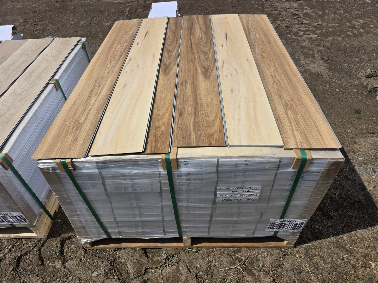 Waterproof Vinyl Click Plank Flooring | Over 25,000 Sq Ft (118478)