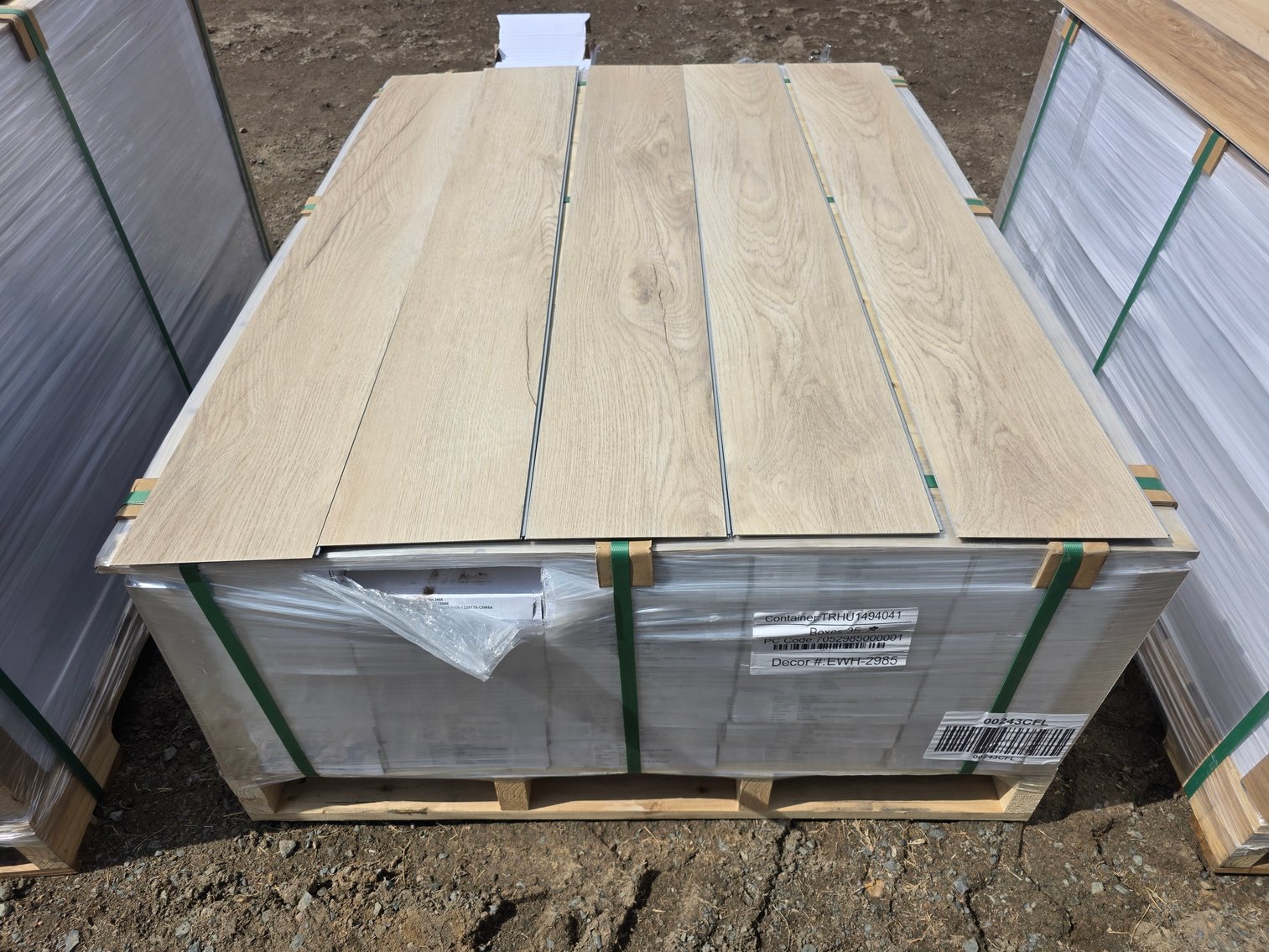 Waterproof Vinyl Click Plank Flooring | Over 25,000 Sq Ft (118478)