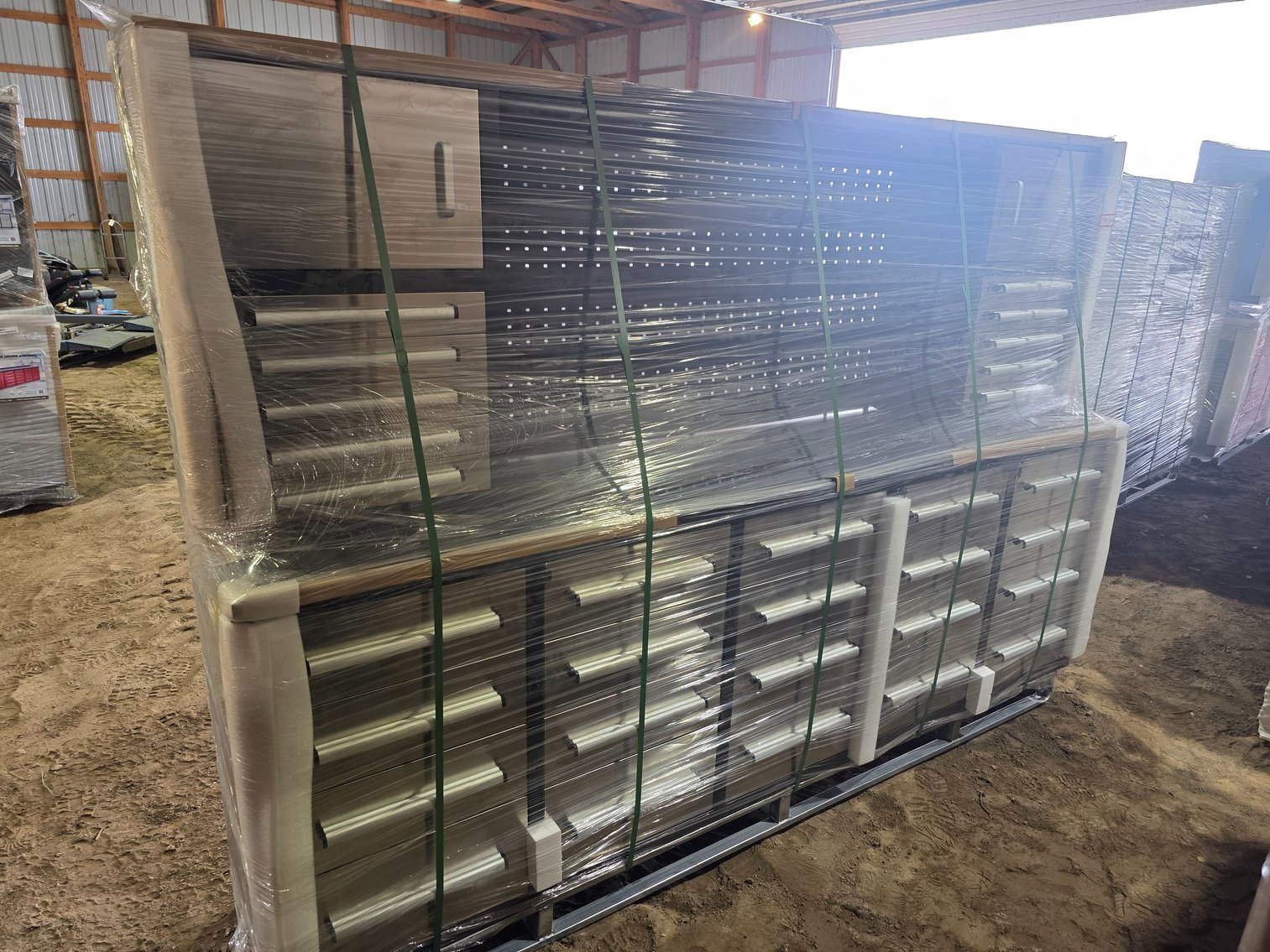 Warehouse Equipment, Sea Containers, Storage Shelters, Tool Benches (139309)