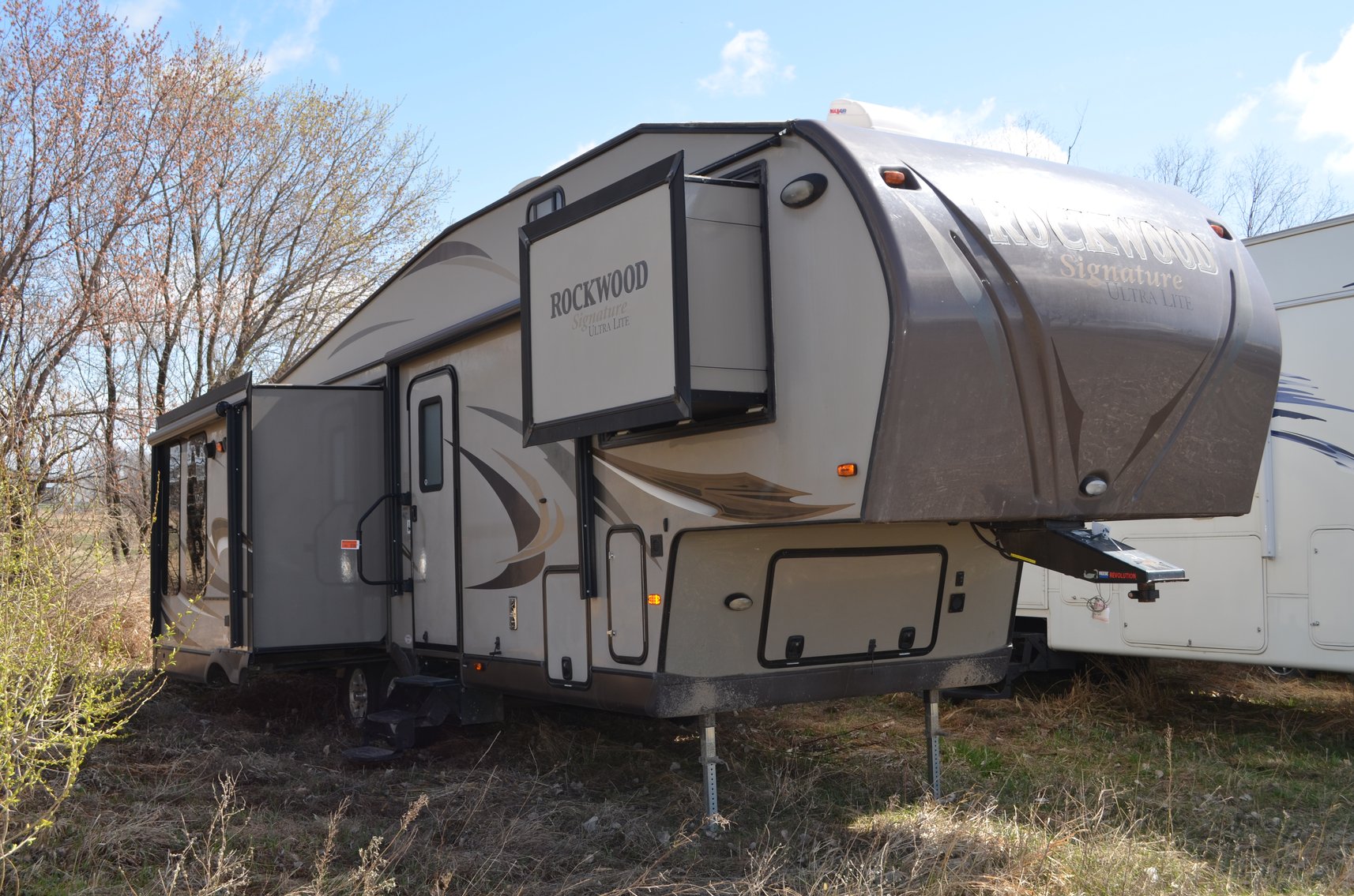 20 Campers: Travel Trailers & 5th Wheels 139867