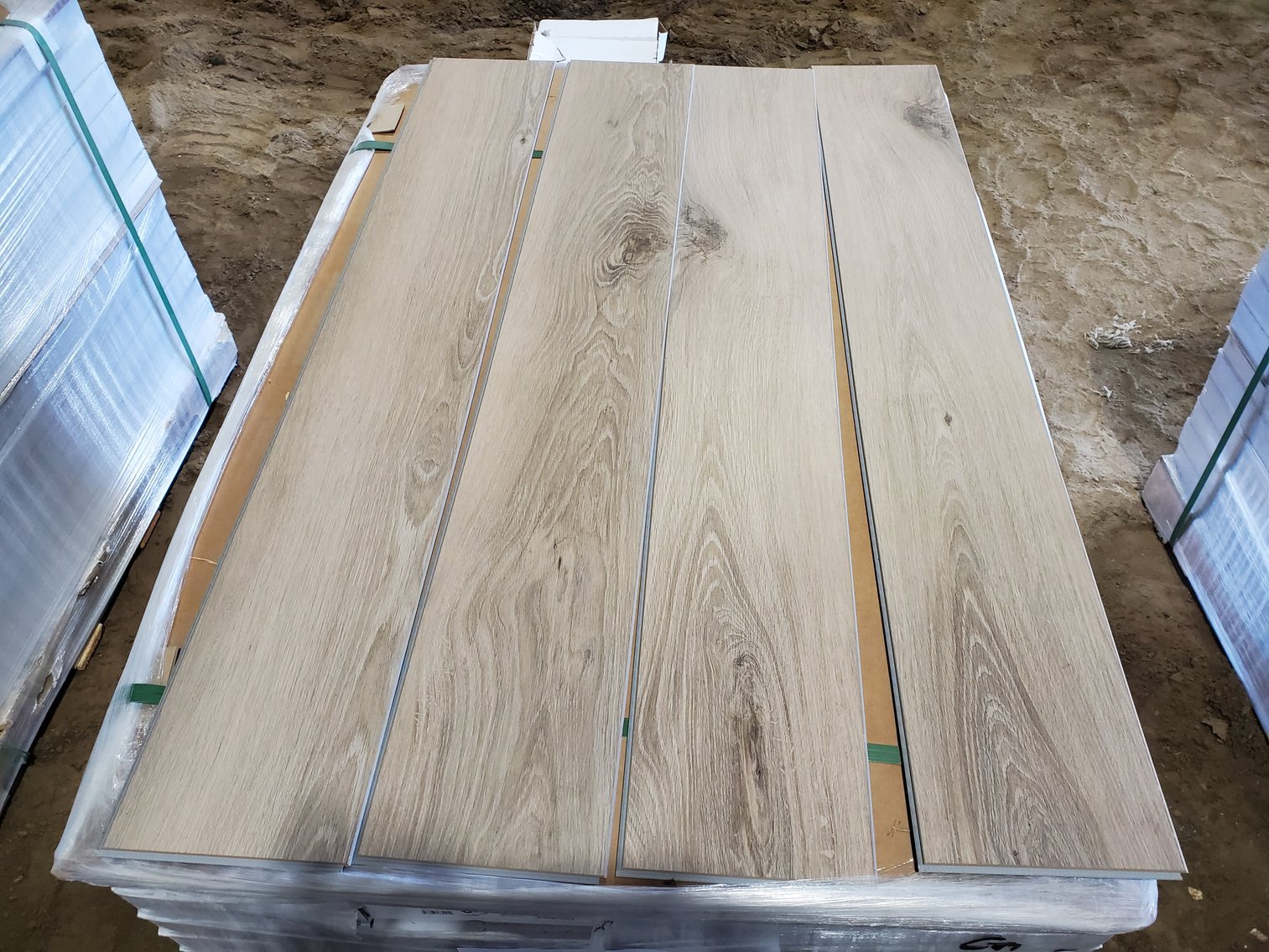 Waterproof Luxury Vinyl Click Plank Flooring (141170)