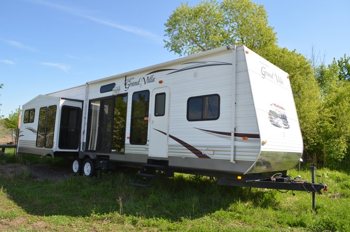 Image for (19) Campers: Travel Trailers, 5th Wheels & Park Models (141277)