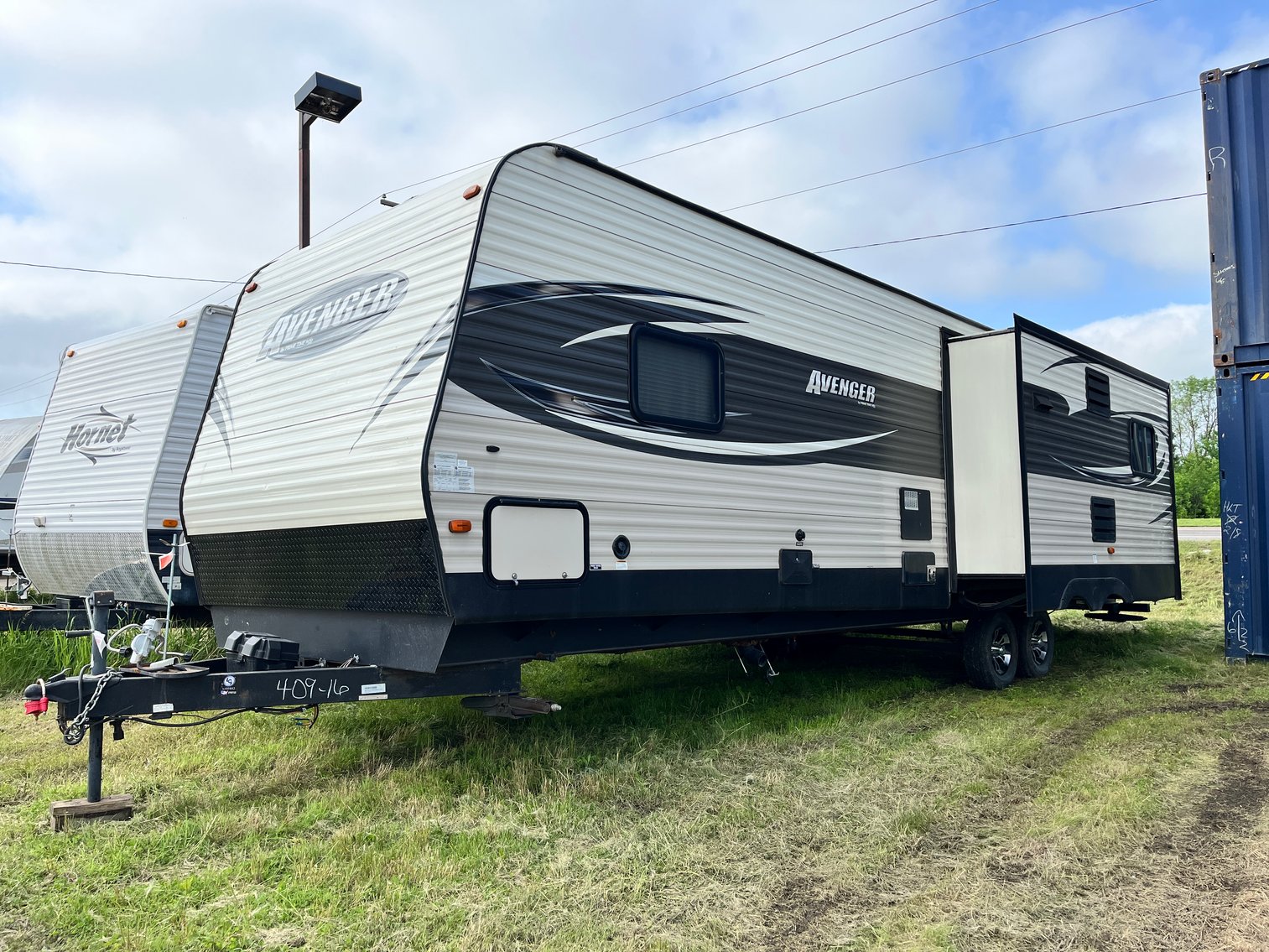 (16) Campers: Motorhome, Park Model, Travel Trailers & 5th Wheels (142607)