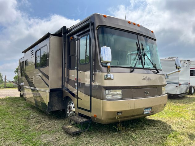 Image for (16) Campers: Motorhome, Park Model, Travel Trailers & 5th Wheels (142607)