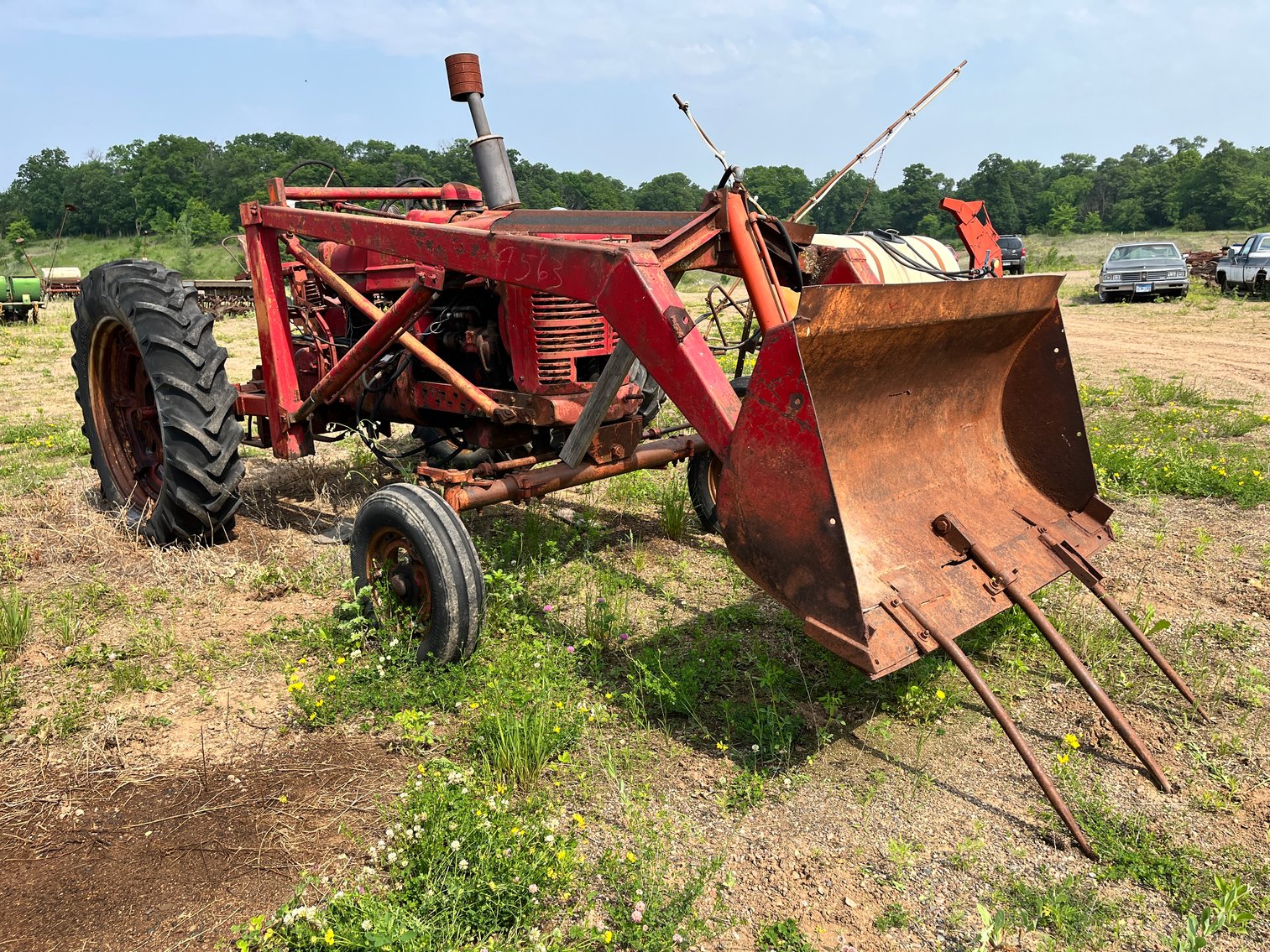 Estate Farm Machinery Auction: Tractors, Implements & More (142561)