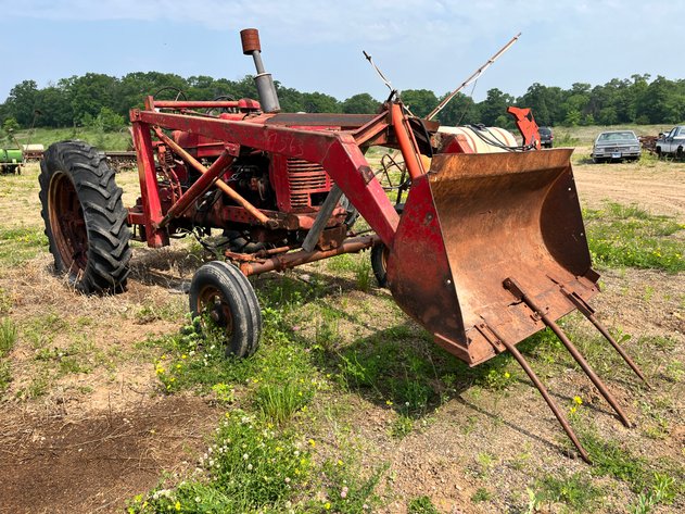 Image for Estate Farm Machinery Auction: Tractors, Implements & More (142561)