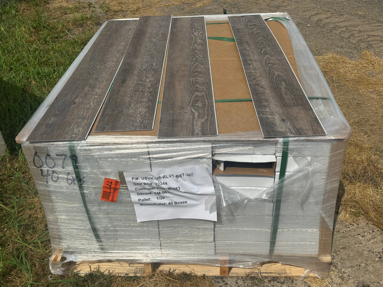 Waterproof Luxury Vinyl Click Plank Flooring (146248)