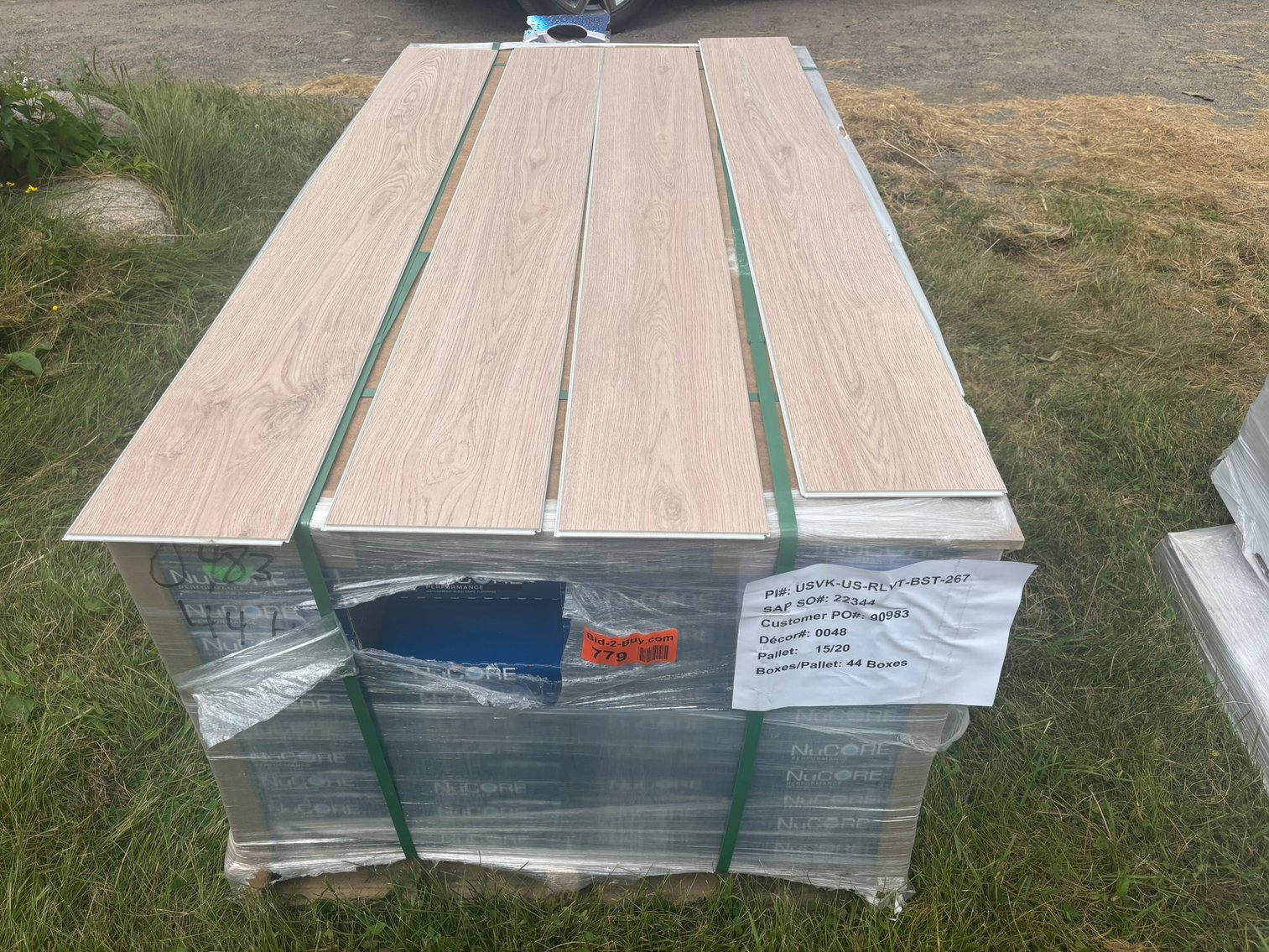 Waterproof Luxury Vinyl Click Plank Flooring (146248)