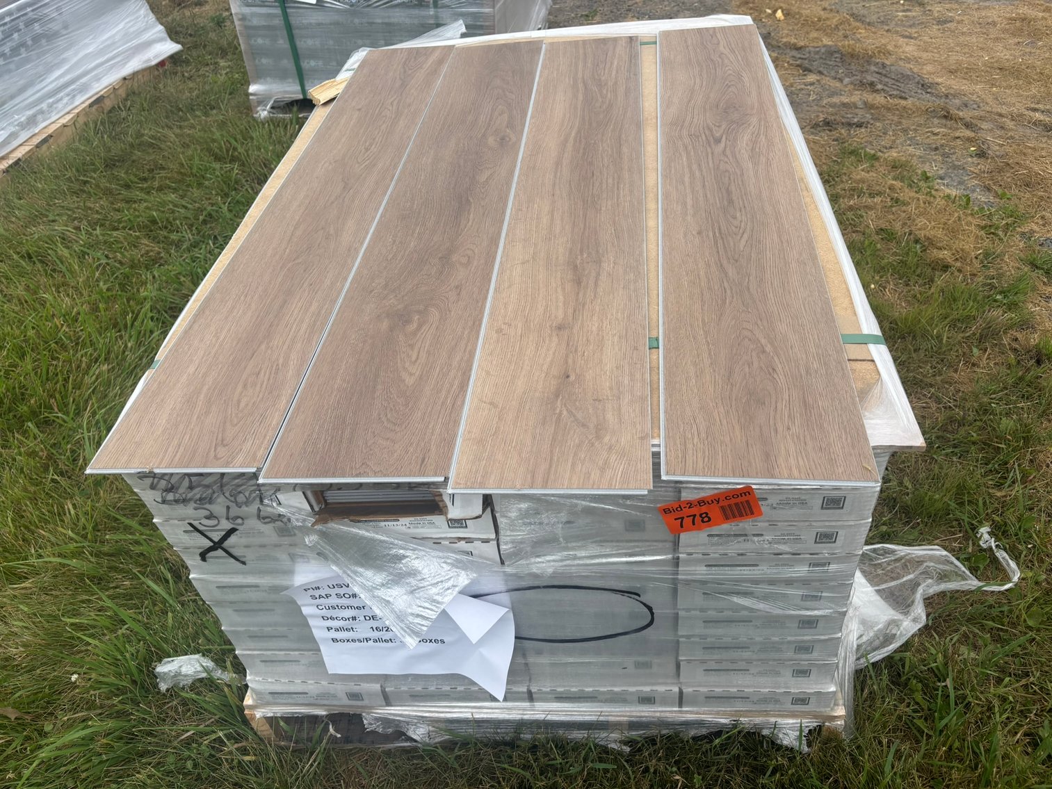 Waterproof Luxury Vinyl Click Plank Flooring (146248)