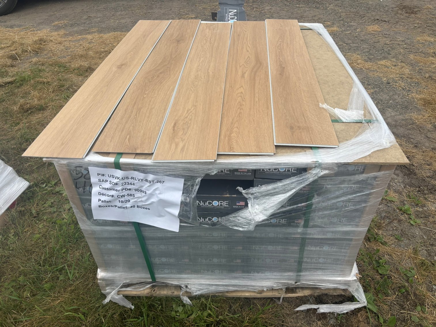 Waterproof Luxury Vinyl Click Plank Flooring (146248)