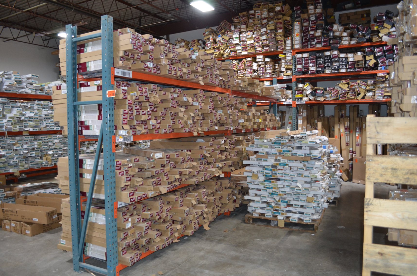 Window Blinds, Shades and Pallet Racking Complete Liquidation (146465)