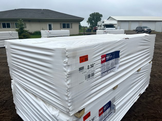 Image for GAF EnergyGuard Polyiso Insulation & 16' Deckorators Slotted Composite Deck Boards (148183)